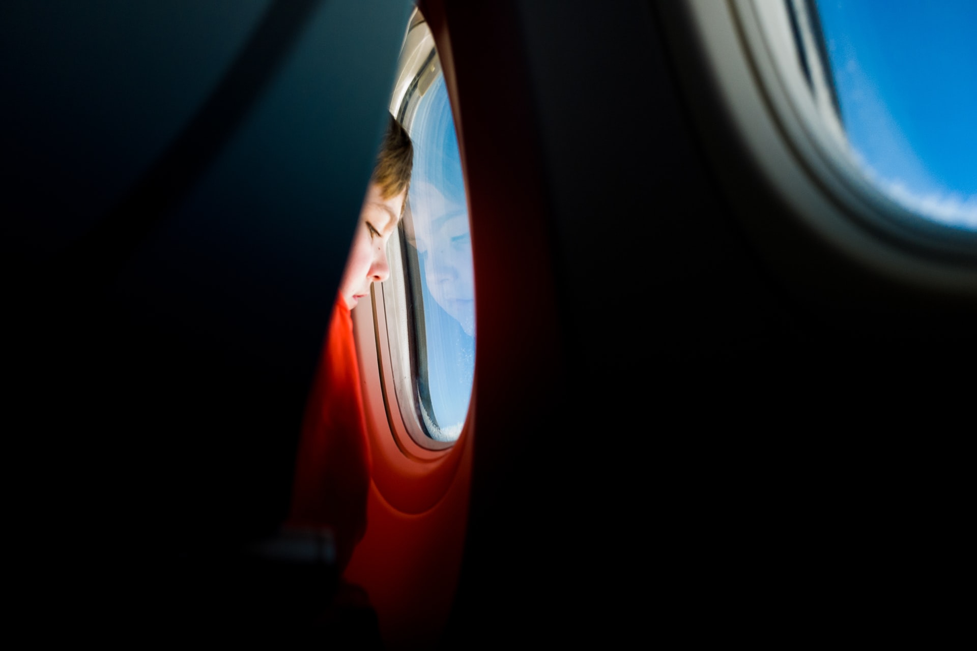 Conheça o código PNAE que facilita viagens de avião com crianças deficientes